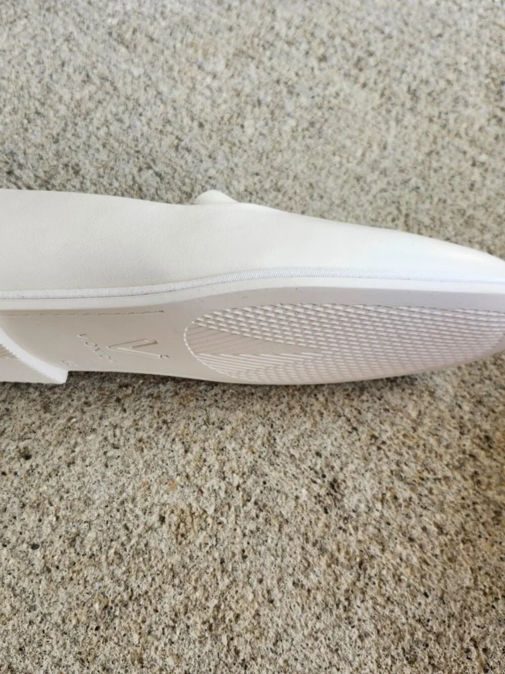 BRAND NEW IN BOX! Vionic Willa 2.0 flat loafers. Size 7M Color IVORY Never Worn.